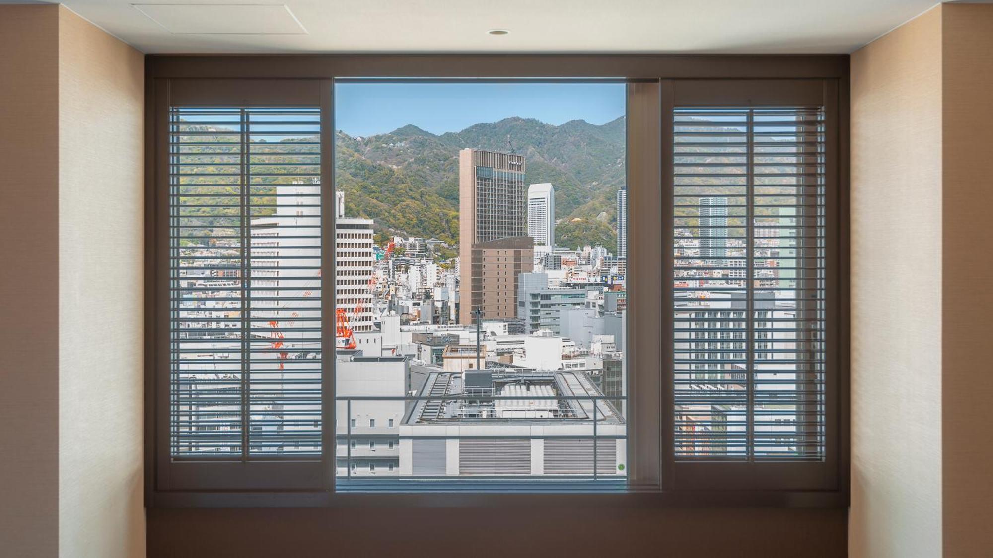 Oriental Hotel Кобе Экстерьер фото A window with louvres