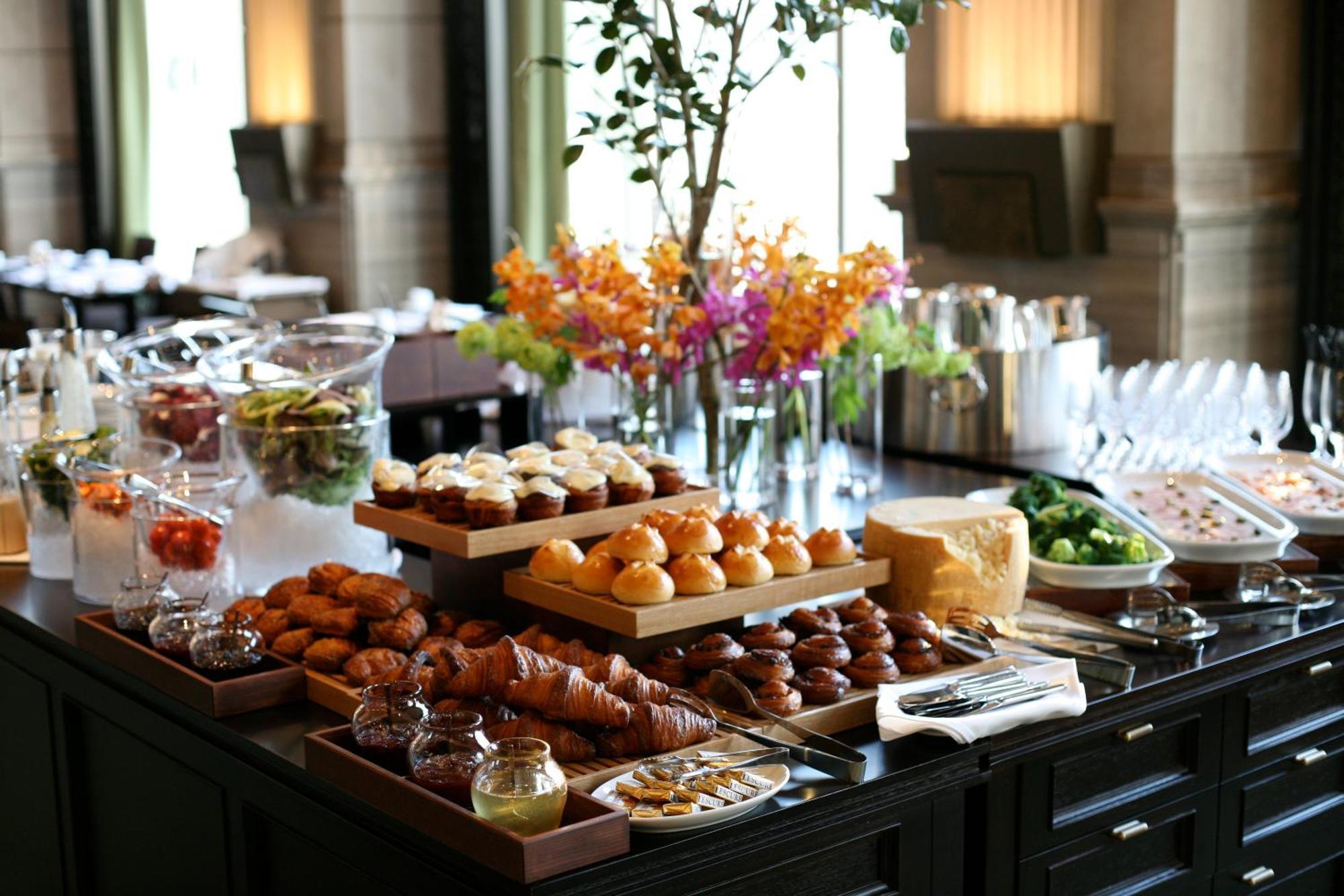 Oriental Hotel Кобе Экстерьер фото A buffet at a hotel